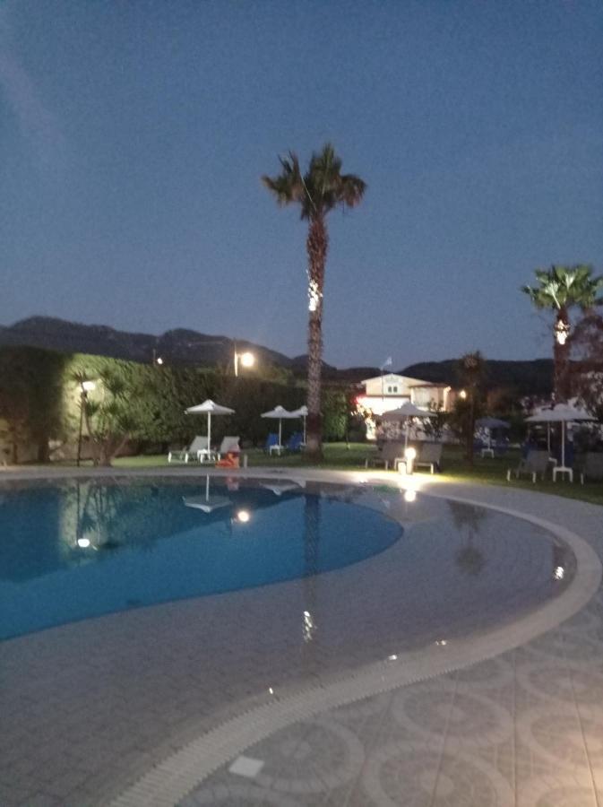 רודה Ninos On The Beach Hotel מראה חיצוני תמונה