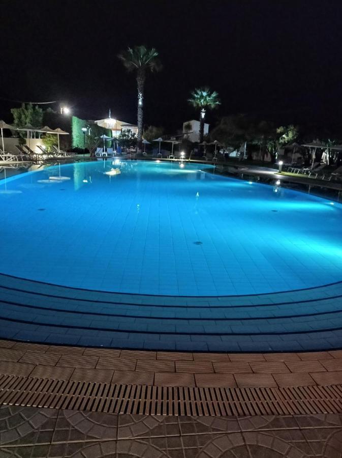 רודה Ninos On The Beach Hotel מראה חיצוני תמונה