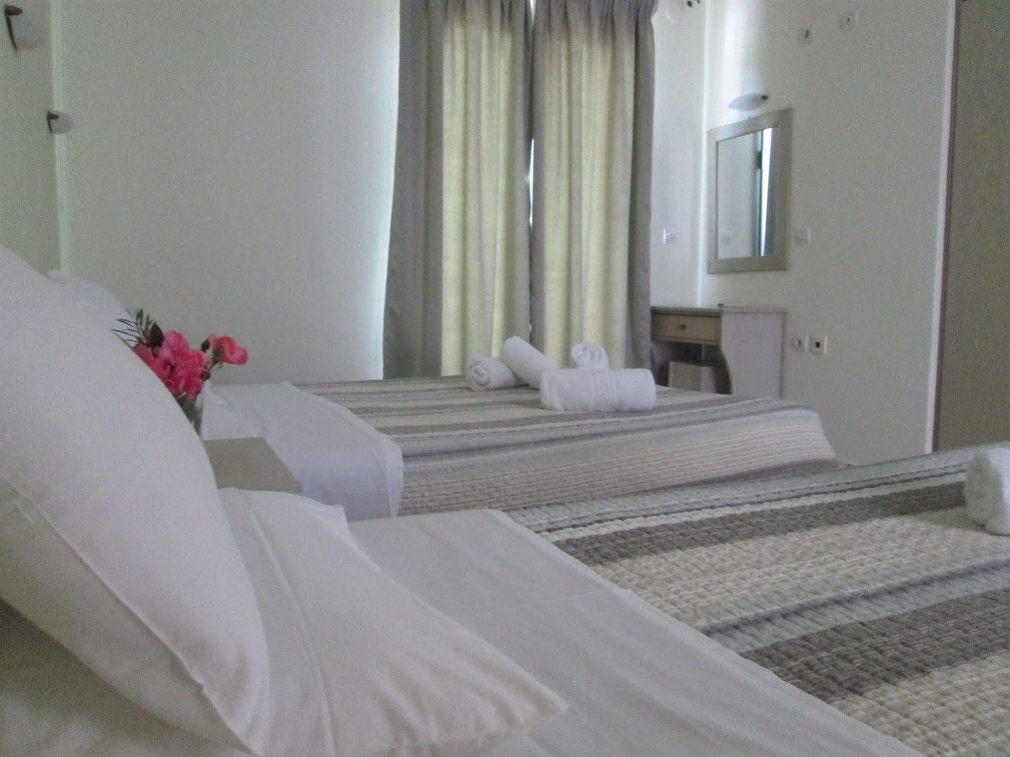 רודה Ninos On The Beach Hotel מראה חיצוני תמונה