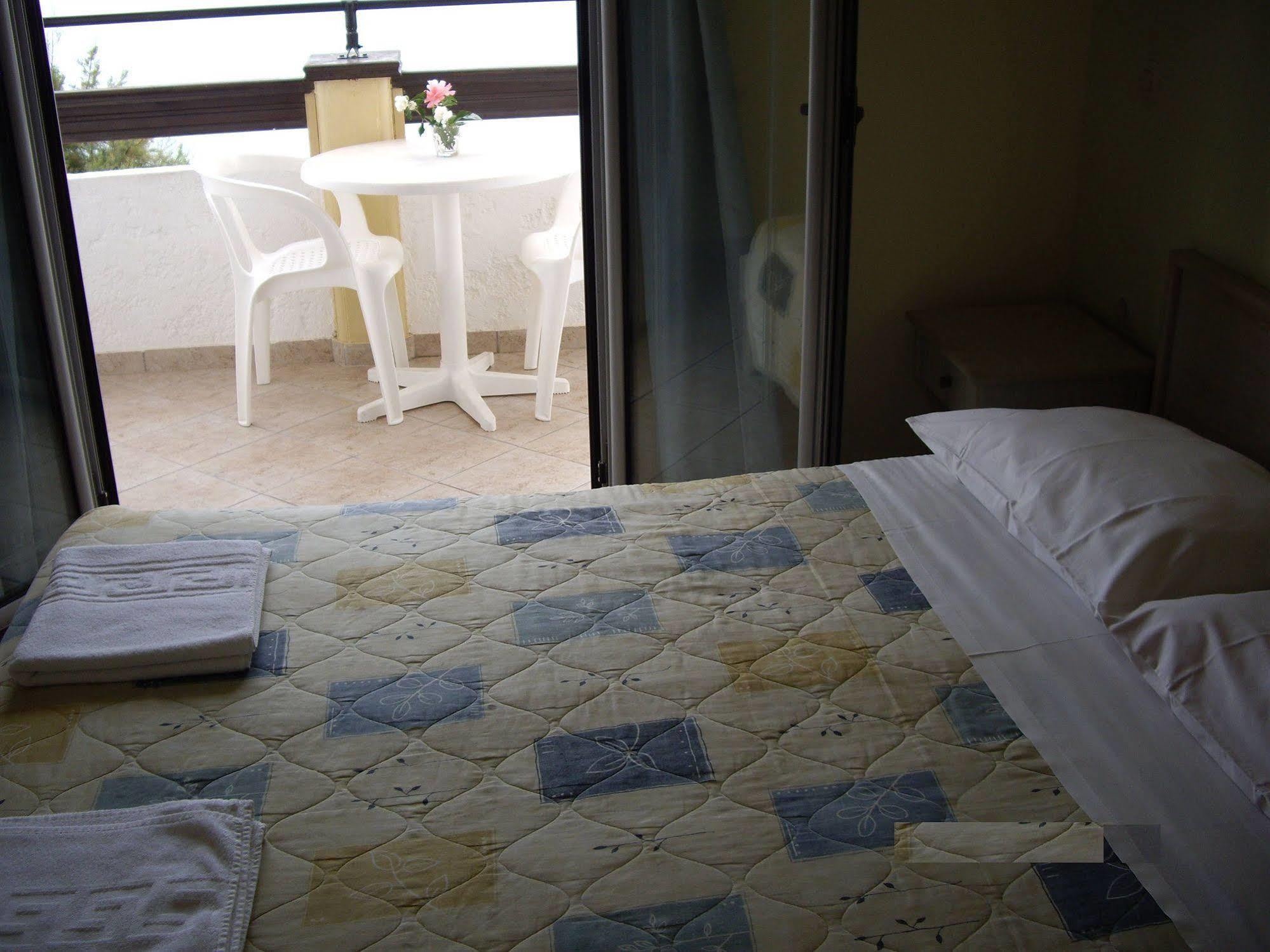 רודה Ninos On The Beach Hotel מראה חיצוני תמונה