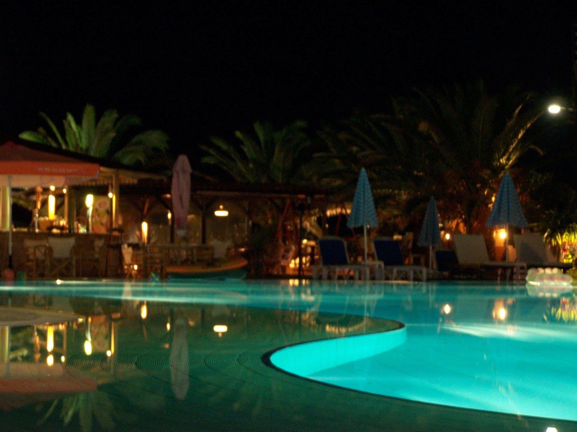 רודה Ninos On The Beach Hotel מראה חיצוני תמונה
